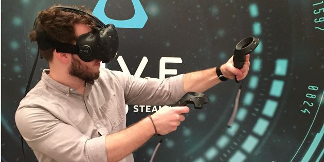 戴上VR眼鏡，邁進(jìn)另一個(gè)世界 一次身臨其境的頭戴顯示體驗(yàn)
